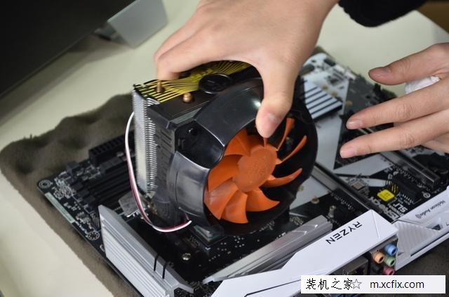 美女教您如何装机！AMD锐龙Ryzen7-1700X电脑组装教程