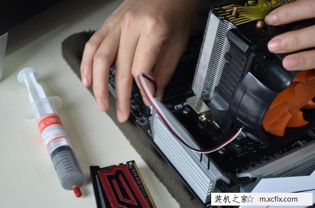 美女教您如何装机！AMD锐龙Ryzen7-1700X电脑组装教程