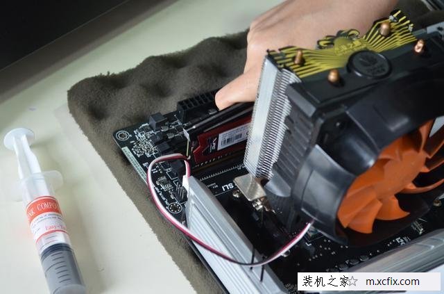 美女教您如何装机！AMD锐龙Ryzen7-1700X电脑组装教程