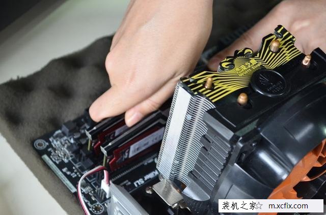 美女教您如何装机！AMD锐龙Ryzen7-1700X电脑组装教程